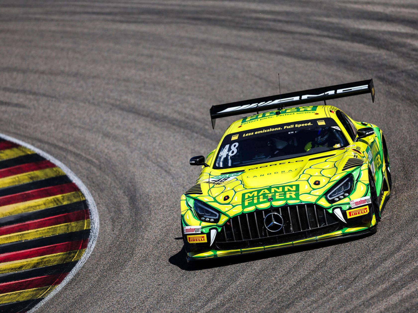 The yellow-green MANN-FILTER Mamba on the racetrack in racing action
