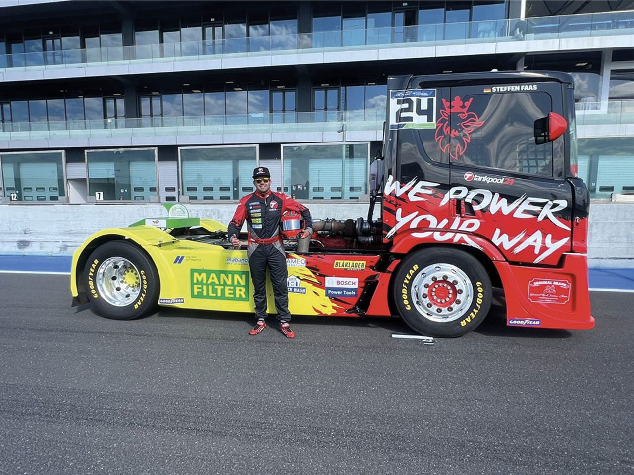 Steffen Fass with its Truck in MANN-FILTER branding
