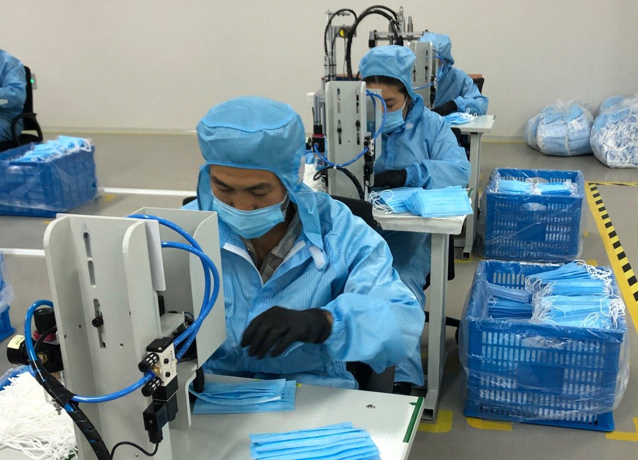 Großserienfertigung von Filtermasken (“daily protective grade“) im neuen „MANN+HUMMEL Center of Manufacturing Operations“ in Kunshan, China MANN-FILTER Covid-19 facemask production China