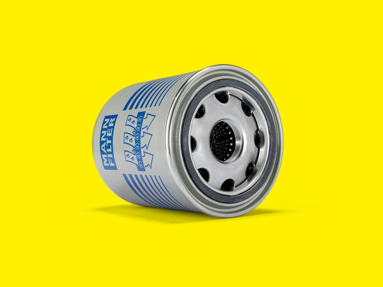 Silver MANN-FILTER air dryer cartridge with blue branding, ideal for commercial vehicles