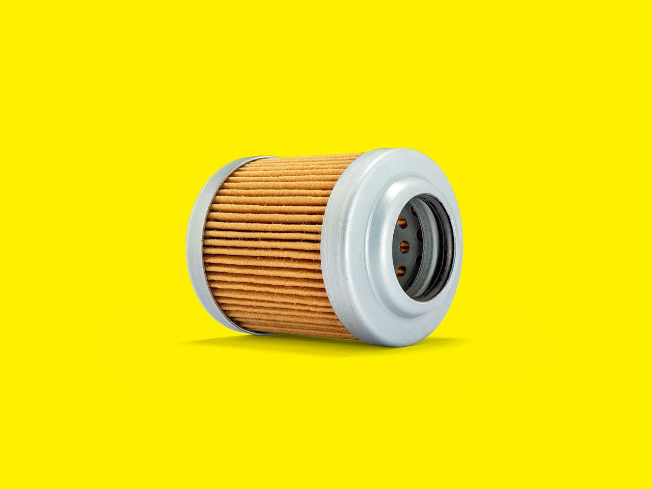 MANN-FILTER hydraulic filter with metal ends and pleated design on a yellow background