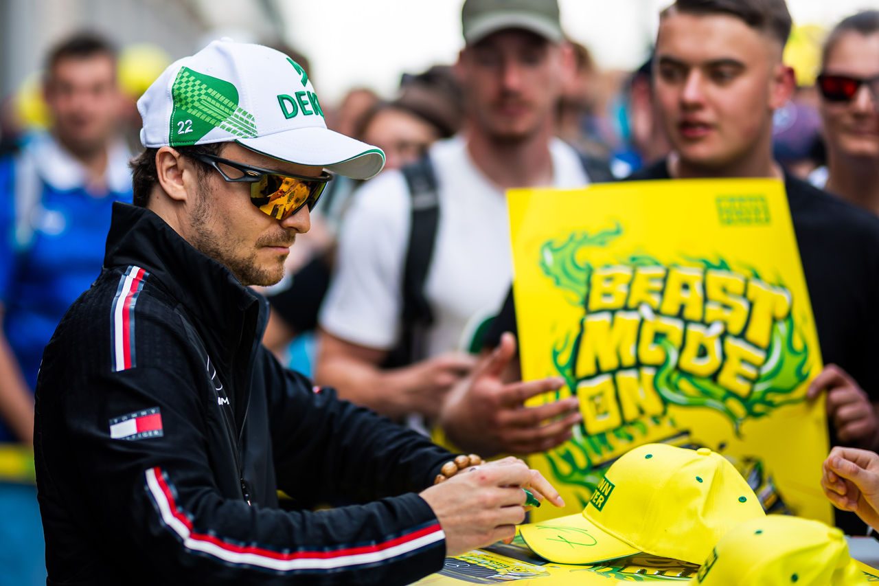 Lucas Auer giving autograph session