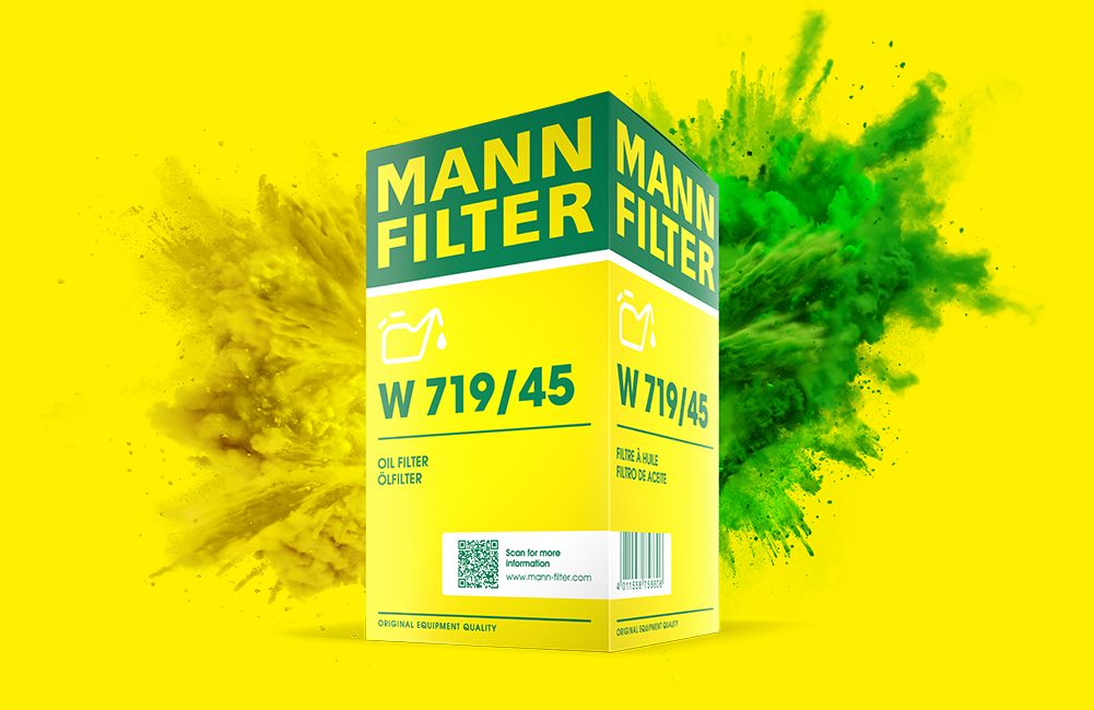 The new and bright MANN-FILTER packaging in front of a clolor explosion